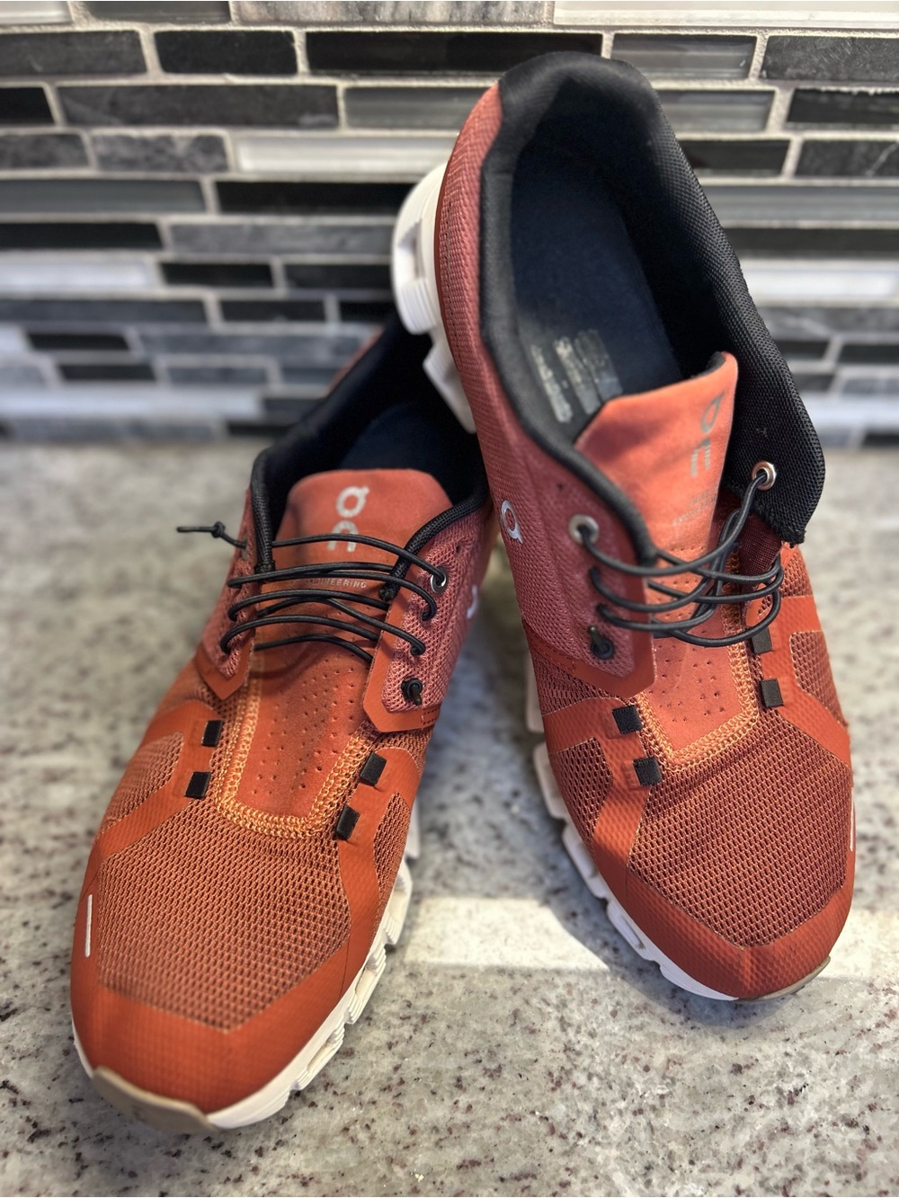 On Running Men’s Orange/Rust Mesh Cloud 5 Sneakers size 11
